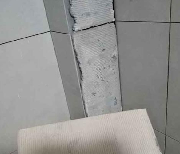 克东瓷砖空鼓维修公司分享下厨房瓷砖脱落的补救措施。